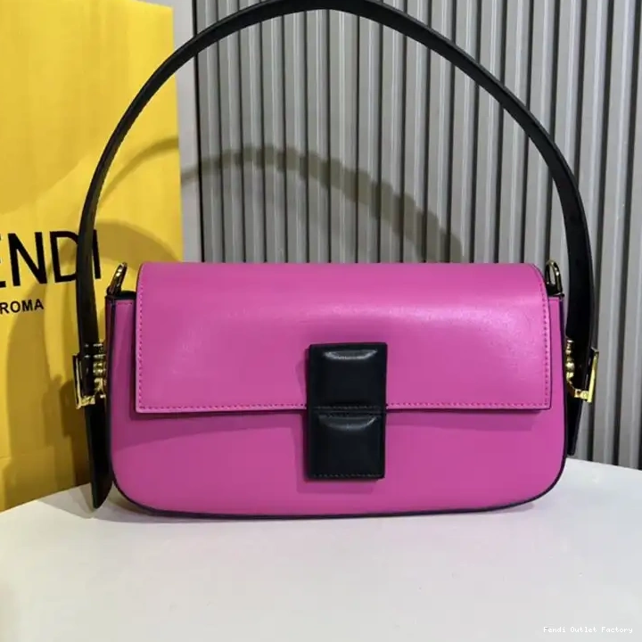 Vintage HOT Bag Leather Fendi Nappa Twist Baguette In Medium Rose 0620